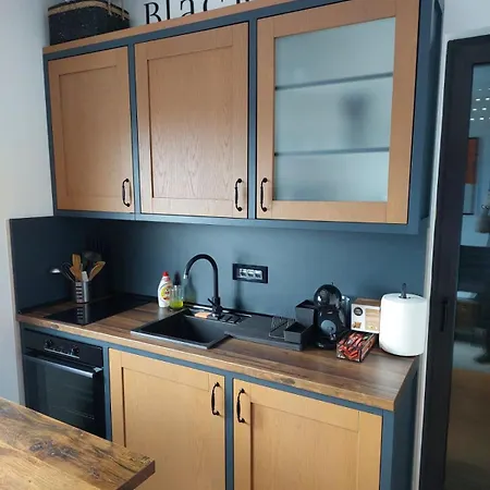 Blackwood Apartment *