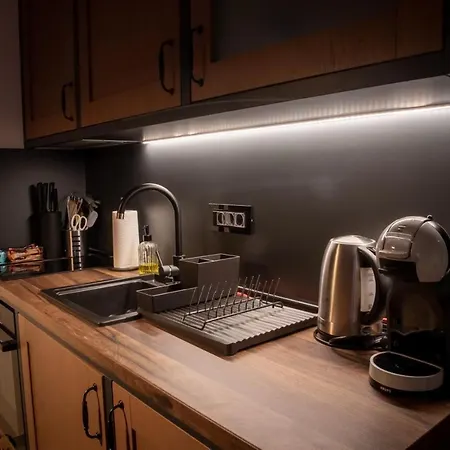 Blackwood Apartment *